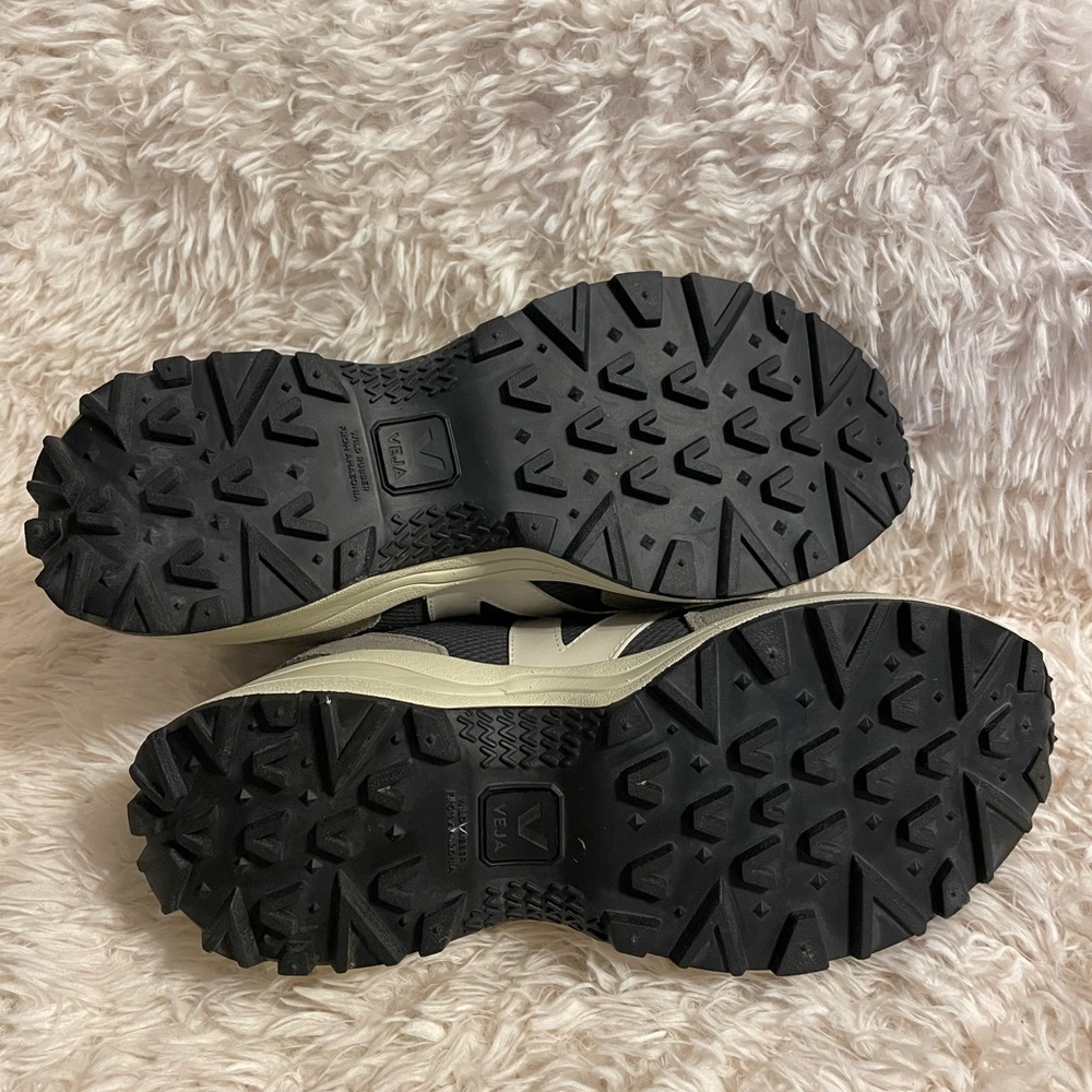 Veja Venturi Sneaker - Picture 4 of 7